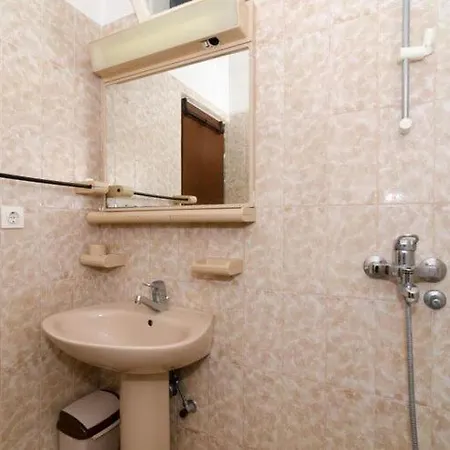 Kuzma - Four-bedroom With Terrace And Sea View