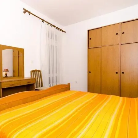 Kuzma - Four-bedroom With Terrace And Sea View Apartmán Smokvica (Korcula)