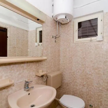 Kuzma - Four-bedroom With Terrace And Sea View Apartmán Smokvica (Korcula)