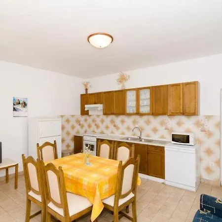 Kuzma - Four-bedroom With Terrace And Sea View Apartment Smokvica (Korcula)